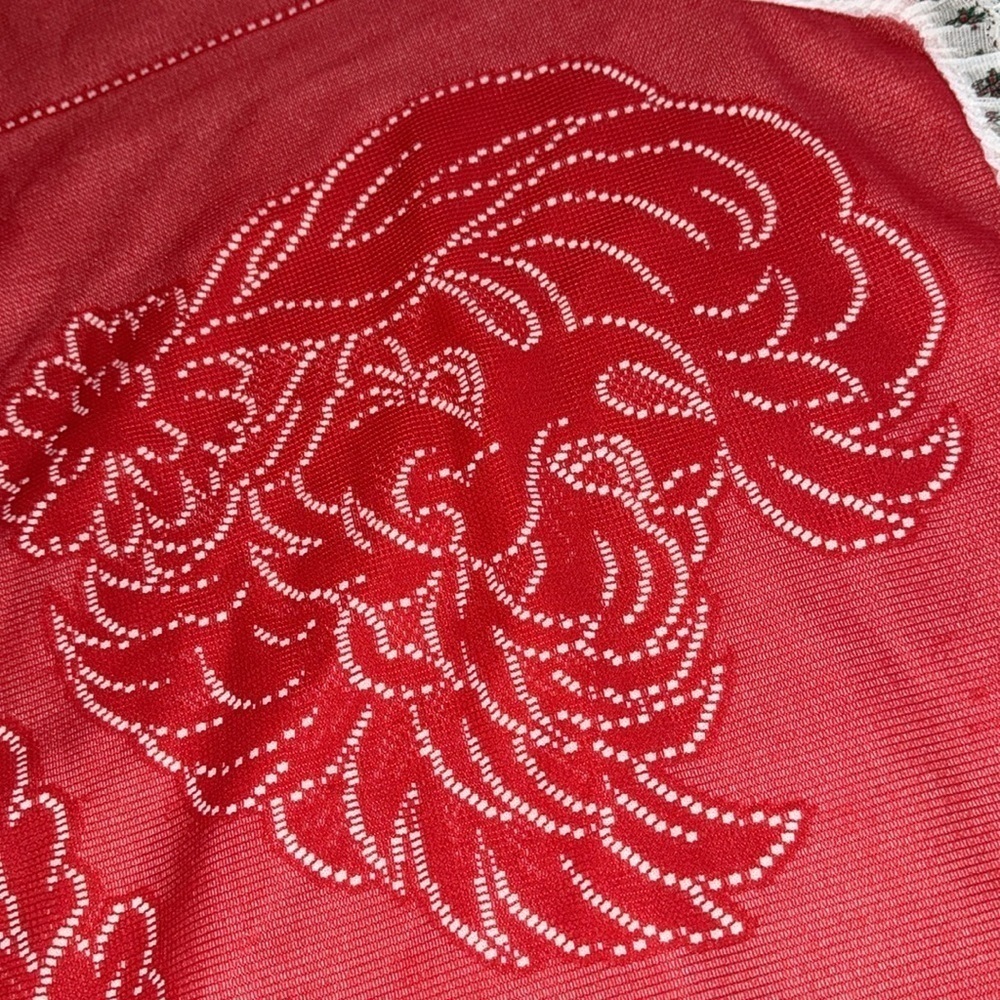 Vintage Red Christmas Tree Skirt with White lace ruffled Fringe - Picture 5 of 5